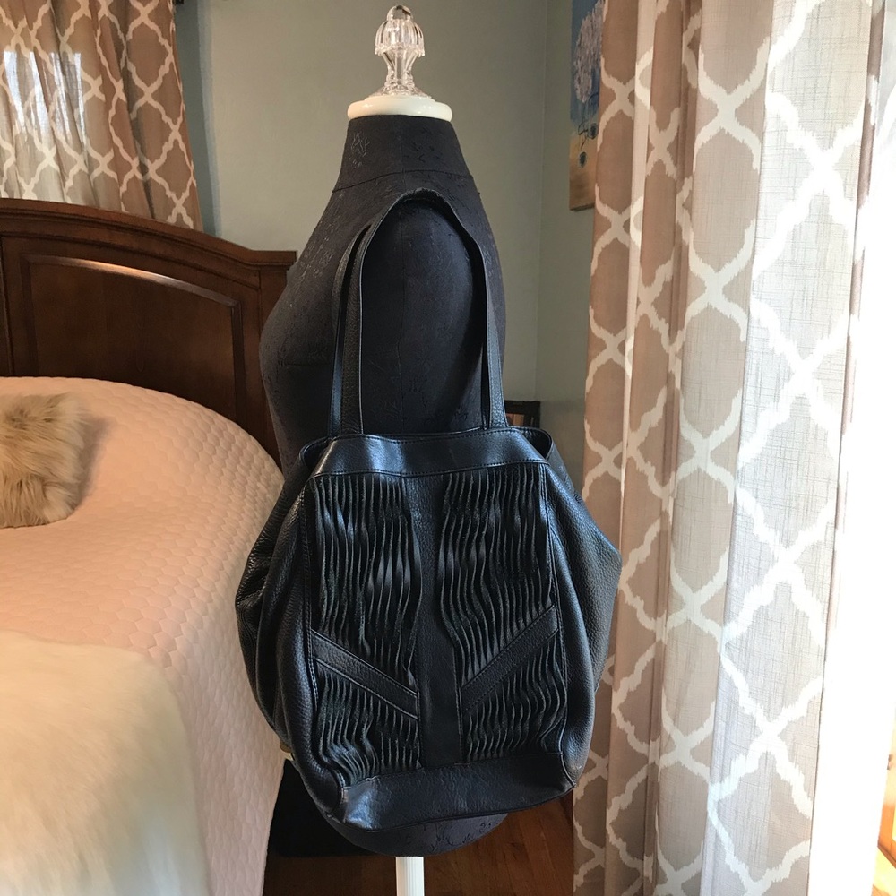 Sanctuary ⚜️ Black Leather Modern Twist Tote - Picture 2 of 7